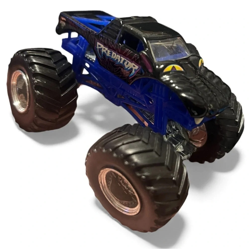Hot Wheels Monster Jam Predator 1:64 Scale Die Cast Truck